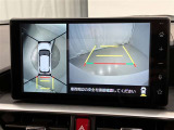 パノラミックビューモニター付きです。車両を上から見たような映像をディスプレイオーディオ画面に表示。運転席からの目視だけでは見にくい、車両周辺の状況をリアルタイムでしっかり確認できます。