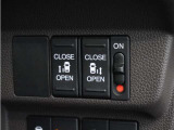 ◆両側電動スライドドア◆狭い駐車場でも乗り降りが楽々♪お子様が隣の車にドアを当ててしまう心配もございません!小さなお子様連れの方もこれで安心。