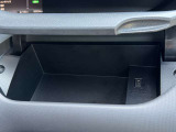 運転席アッパーボックス★USB電源ソケットが中にございます♪
