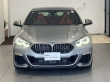 BMWを熟知したメカニックによる、360度の納車前点検。ドイツ本国と同様の教育・訓練を受けたメカニックが、360度によるポイントを徹底的に点検、整備した後にお客様にお引渡しします。