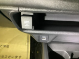 車内で便利な電源供給。【アクセサリーソケット】で、スマートに充電!