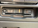 ETCももちろん搭載。いちいち料金所で停車する必要なんて当然ないです。スムーズにストレスなくドライブをお楽しみください。(※支払総額にセットアップ費用は含まれておりません。)