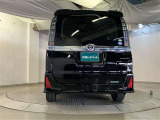 バックカメラが付いているので後方確認が非常にしやすいです。今や運転初心者も熟練者も必須装備!ついていて損はないですね♪