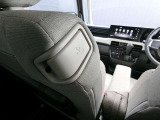 助手席側のリクライニングを、運転席側からでも操作できます。
