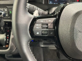 ステアリングにオーディオ操作スイッチが付いています。オーディオ画面に直接タッチしなくても操作が出来ますので、運転に集中できます。