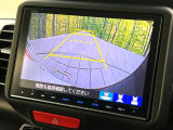 【バックカメラ】駐車時に後方がリアルタイム映像で確認できます。大型商業施設や立体駐車場での駐車時や、夜間のバック時に大活躍!運転スキルに関わらず、今や必須となった装備のひとつです!
