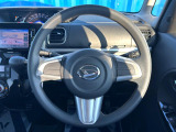 インテリアに合わせたデザインのステアリングは、運転される方のことも考え、運転しやすい形状、大きさです。是非一度、実際に触ってお確かめください。