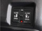 ◆両側電動スライドドア◆狭い駐車場でも乗り降りが楽々♪お子様が隣の車にドアを当ててしまう心配もございません!小さなお子様連れの方もこれで安心。