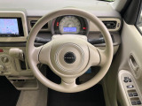 インテリアに合わせたデザインのステアリングは、運転される方のことも考え、運転しやすい形状、大きさです。是非一度、実際に触ってお確かめください。