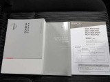 取扱い説明書 整備記録簿です前オ-ナ-の整備歴がわかるため無駄な部品。工賃が発生せず効率の良い整備が行えますまた丁寧に乗っていた証拠でもありますので車両状態の信頼性にもつながってまいります