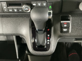 オートマチックシフトレバーは、手になじみ操作しやすい形状で安全運転にもつながります♪