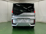 後席の窓には外から車内が見えにくくなるプライバシーガラスを採用。周りを気にせずリラックスして過ごせます