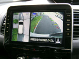 アラウンドビューモニター付きです 上から見たイメージで駐車出来ますので車庫入れの苦手な方も楽に駐車出来ます♪