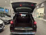 ゆったりとしたトランクルームでございます。たくさんのお荷物の車載が可能でございます。