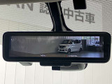 【インテリジェント ルームミラー】車両後方のカメラ映像をミラー面に映し出すので、車内の状況や、天候などに影響されずいつでもクリアな後方視界が得られます!