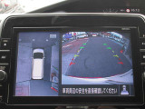 アラウンドビューモニター(車両を上から見たように表示)装着で車庫入れをサポート