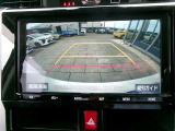 バックガイドモニターで、後方を確認しながら安心して駐車することができます。運転初心者も熟練者も必須の機能ですよ!