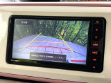 【バックカメラ】駐車時に後方がリアルタイム映像で確認できます。大型商業施設や立体駐車場での駐車時や、夜間のバック時に大活躍!運転スキルに関わらず、今や必須となった装備のひとつです!
