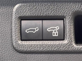 【パワーバックドア】スマートキーや運転席のボタンを押すだけでリアゲートが自動で開閉します!荷物を持っている時や、高い位置にあるバックドアを閉める際に便利な機能です♪