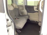 自社整備工場で点検整備をおこなってからお渡ししています。車検が残っている場合は『12ヶ月点検整備』を、車検整備付きの場合は『車検整備』をおこないます。整備費用は車両本体価格に含まれています。