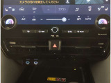 オートエアコン付き!温度設定のみで快適温度が保たれますよ〜!