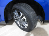 185/65R15インチ純正アルミホイール。