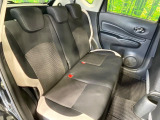 コンパクトカーですが、セカンドシートは十分な広さがあり快適にお乗りいただけます♪シートを倒して大きな荷物を積んだりと、用途の幅が広い1台です。