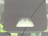 【スマートアシスト】走行中に前方の車両等を認識し、衝突しそうな時は警報とブレーキで衝突回避と被害軽減をアシスト。より安全にドライブをお楽しみいただけます。
