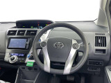 運転席まわりです。 各操作スイッチは使いやすい位置に配置されてます。