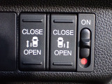 運転席からもスライドドアを楽々操作でスピーディーに!またスマートキーでも開閉できるので便利です。