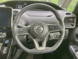 【純正革巻きステアリング】上質な革を使用することで、手にしっかり馴染みとても運転しやすいハンドルです♪
