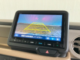 【バックカメラ】リバースにするだけで映ります、後方の安全確認や、狭い駐車場での車庫入れ、雨の日や夜間など視界の悪い時に便利です!安全にバックする為には欠かせない装備です。