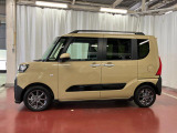 【スマートアシスト搭載車】 衝突回避支援ブレーキ機能(対車両・歩行者)、衝突警報機能(対車両・対歩行者)、誤発信抑制制御機能などの機能で安全な運転をサポートします