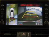 車両を上から見たような映像を映し出すパノラミックビューモニター付きです。
