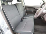 運転席・助手席まわりです。ゆったりと座って頂けるシートで快適です。