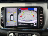 駐停車には便利なアラウンドビューモニター搭載。サイドモニターの切り替えも可能です。