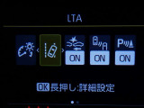 【PCS(プリクラッシュセーフティーシステム】・・・進路上の車両を前方センサーで検出し、衝突の可能性が高いと判断したときに、警報やブレーキ力制御により運転者の衝突回避操作を補助します。