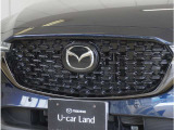 【フロントレーダーセンサー】フロントレーダーセンサーから送信される電波が前方車や障害物に反射し、もどってきた電波を検知することで制御しています。