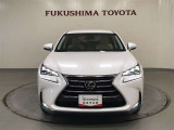 スポーツギアとしてアグレッシブな印象を強調するフロントフェイス!スピンドルグリルの周りに、つなぎ目の無いサテンメッキモールを採用。SUVとしての力強い塊感を表現しています!