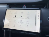 SSD方式が採用された純正ナビゲーションシステム。Bluetoothオーディオ接続やUSBポート、サラウンドカメラなどを備えています!車両情報もこちらのモニターでチェックすることが可能です。