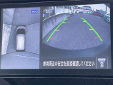 車を真上から見ているように、周囲の状況を把握しながら安心して駐車が行えるアラウンドビューモニター!