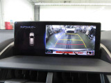 車両を上から見たような映像をナビ画面に表示するパノラミックビューモニターが付いています。