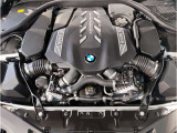 【BMWエンジン】革新的なガソリン・エンジン・テクノロジーによる高性能かつ高効率。レスポンスの良いパワーを発揮。常にスムーズな吸気を実現しアクセル開度にダイレクトに反応しドライビングを楽しく演出。
