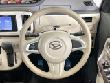 インテリアに合わせたデザインのステアリングは、運転される方のことも考え、運転しやすい形状、大きさです。是非一度、実際に触ってお確かめください。