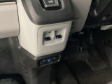 【窓操作部分】ワンタッチで、パワーウインドウの開閉操作が可能です。