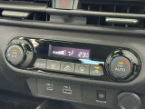 オートエアコンで温度を設定するだけで快適な車内環境を維持することができます!