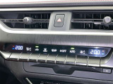 左右独立温度コントロールフルオートエアコンです。運転席、助手席それぞれで独立して温度設定ができます。冷え性の方が乗っても安心ですね♪
