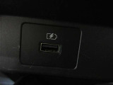 USB充電専用電源ソケットも付いています。モバイル機器などの充電専用