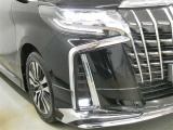 LEDヘッドライトです。デザイン性がよくとても明るいので、夜間の走行や悪天候でも安心です。しかも長寿命!