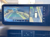 アラウンドビューモニターが進化して3D表示ができるようになりました!混雑する駐車場などでもクルマの周囲が8つの視点から見えるので、安心して発進できます。
